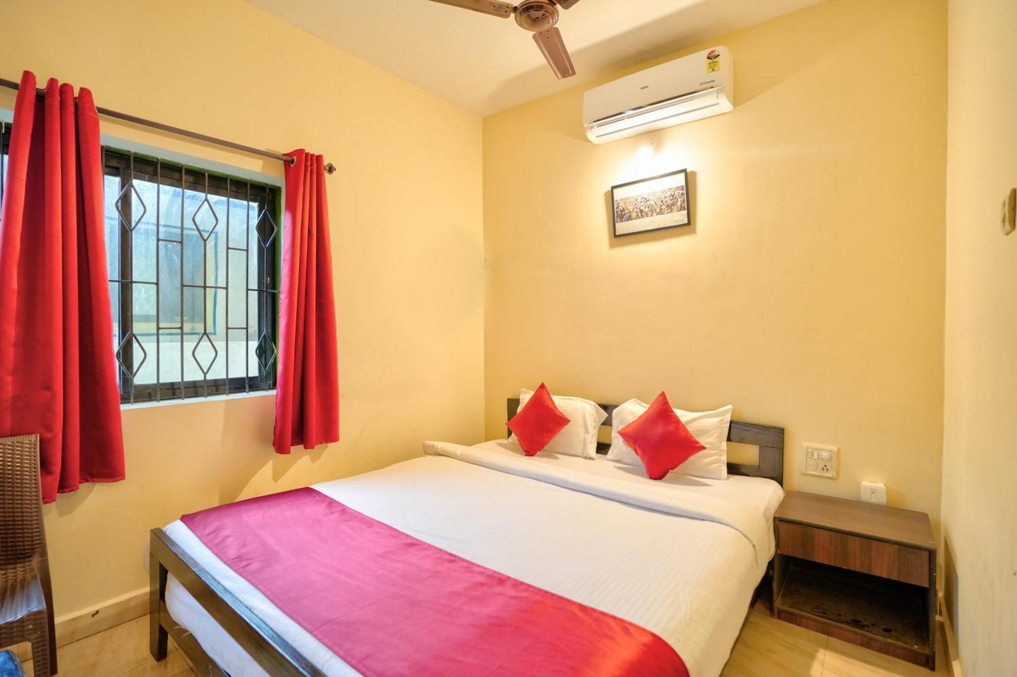 Hotel Salty Waves Baga Exterior foto