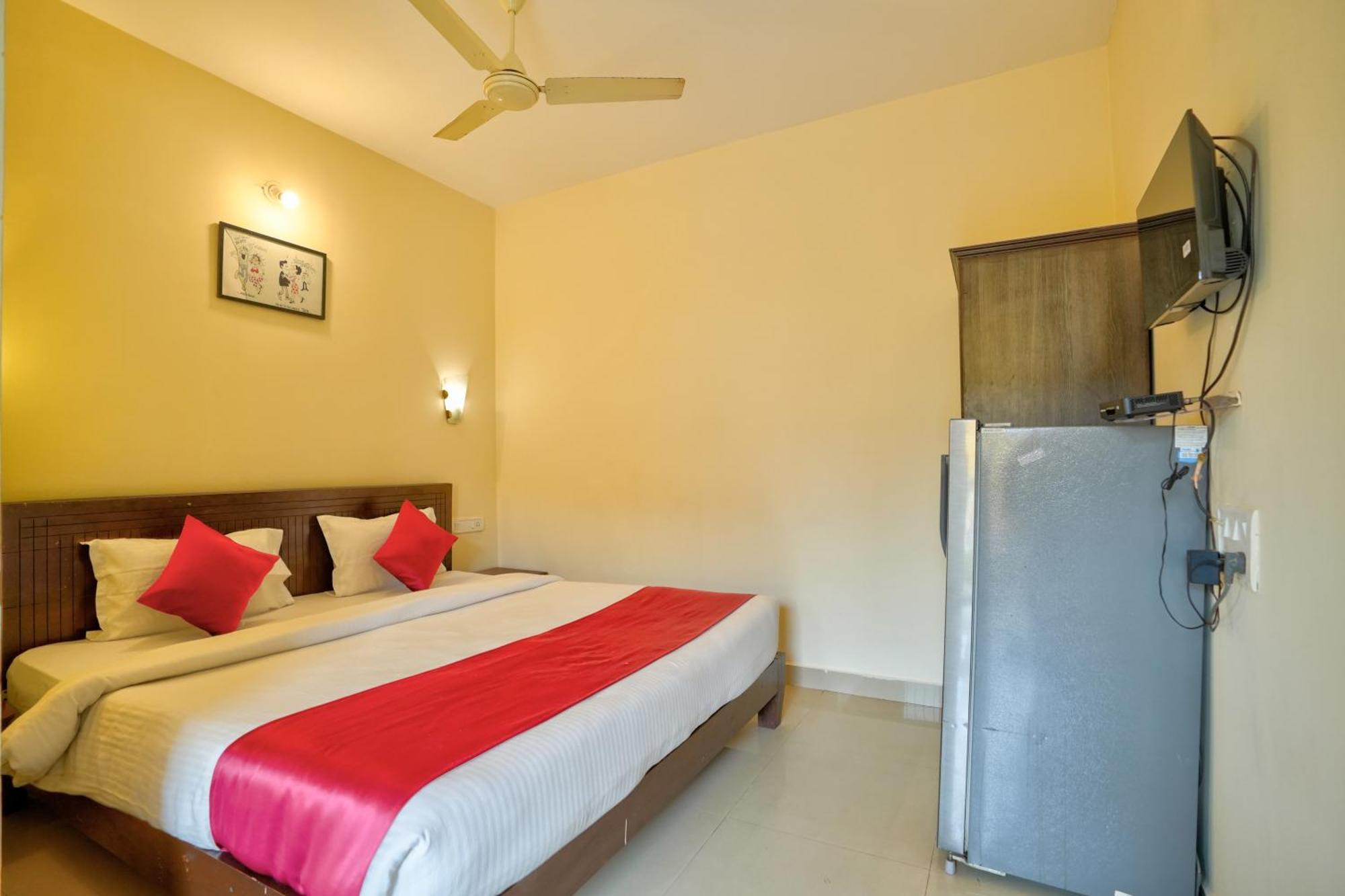 Hotel Salty Waves Baga Exterior foto