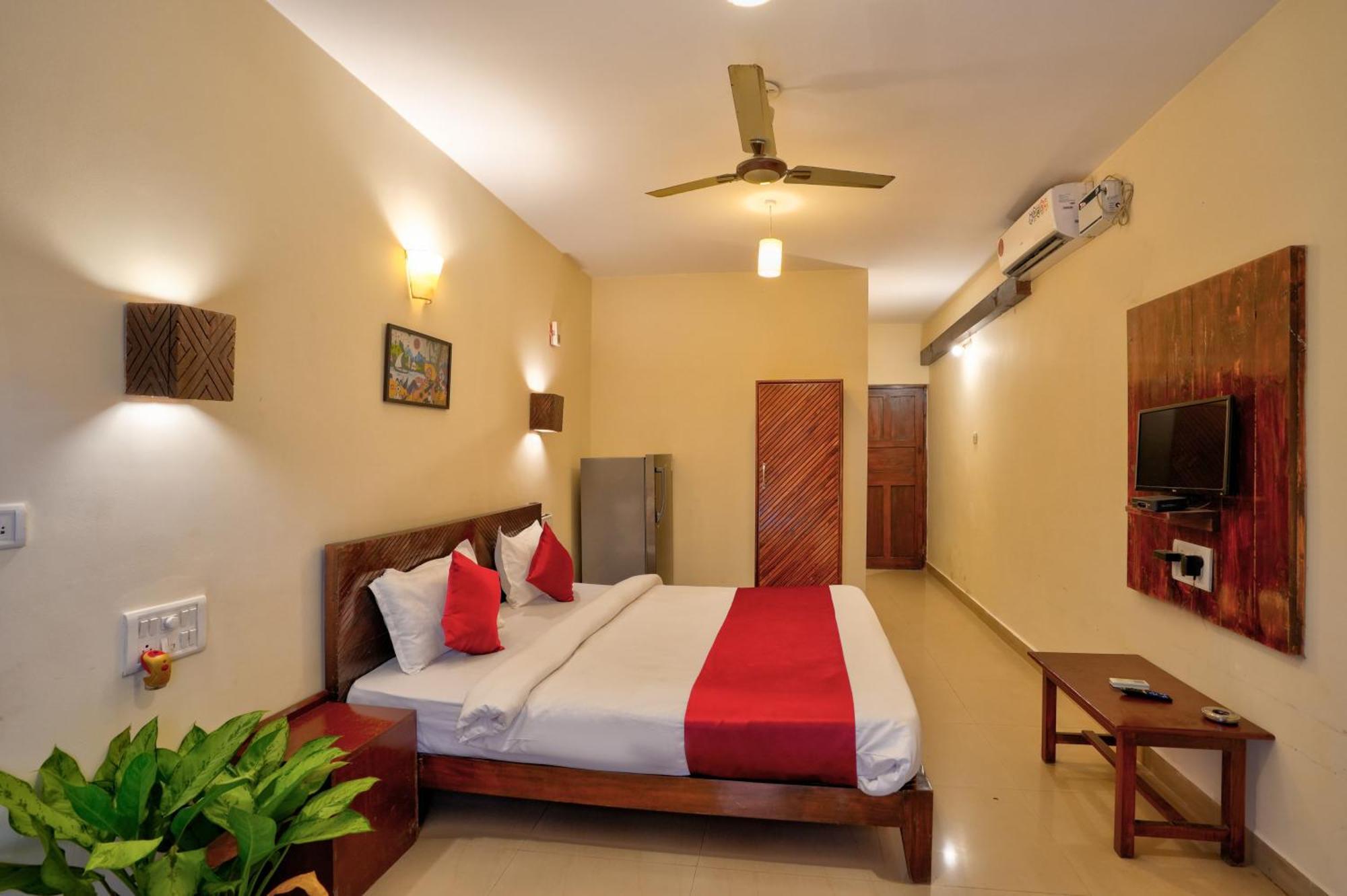 Hotel Salty Waves Baga Exterior foto
