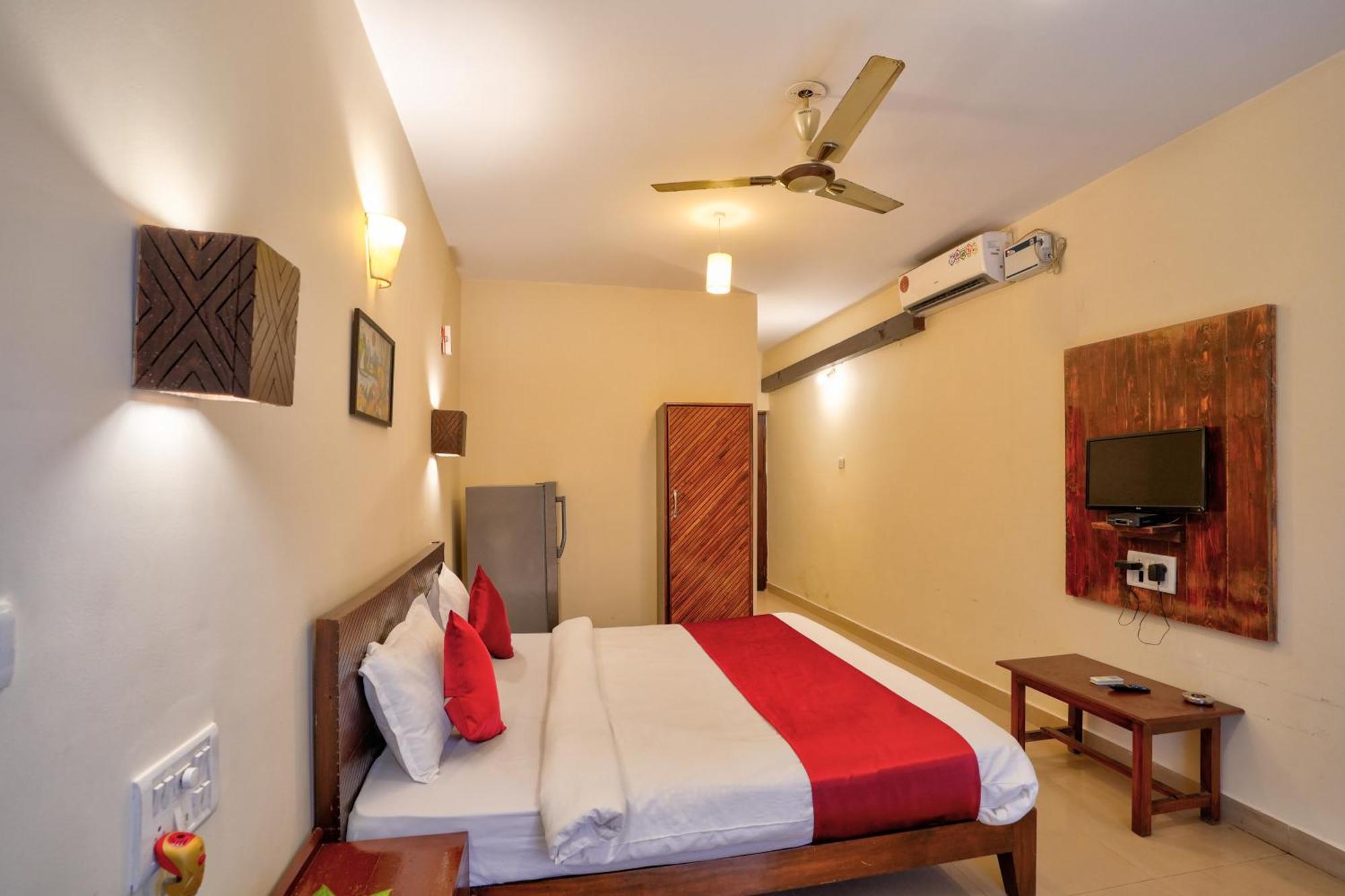 Hotel Salty Waves Baga Exterior foto