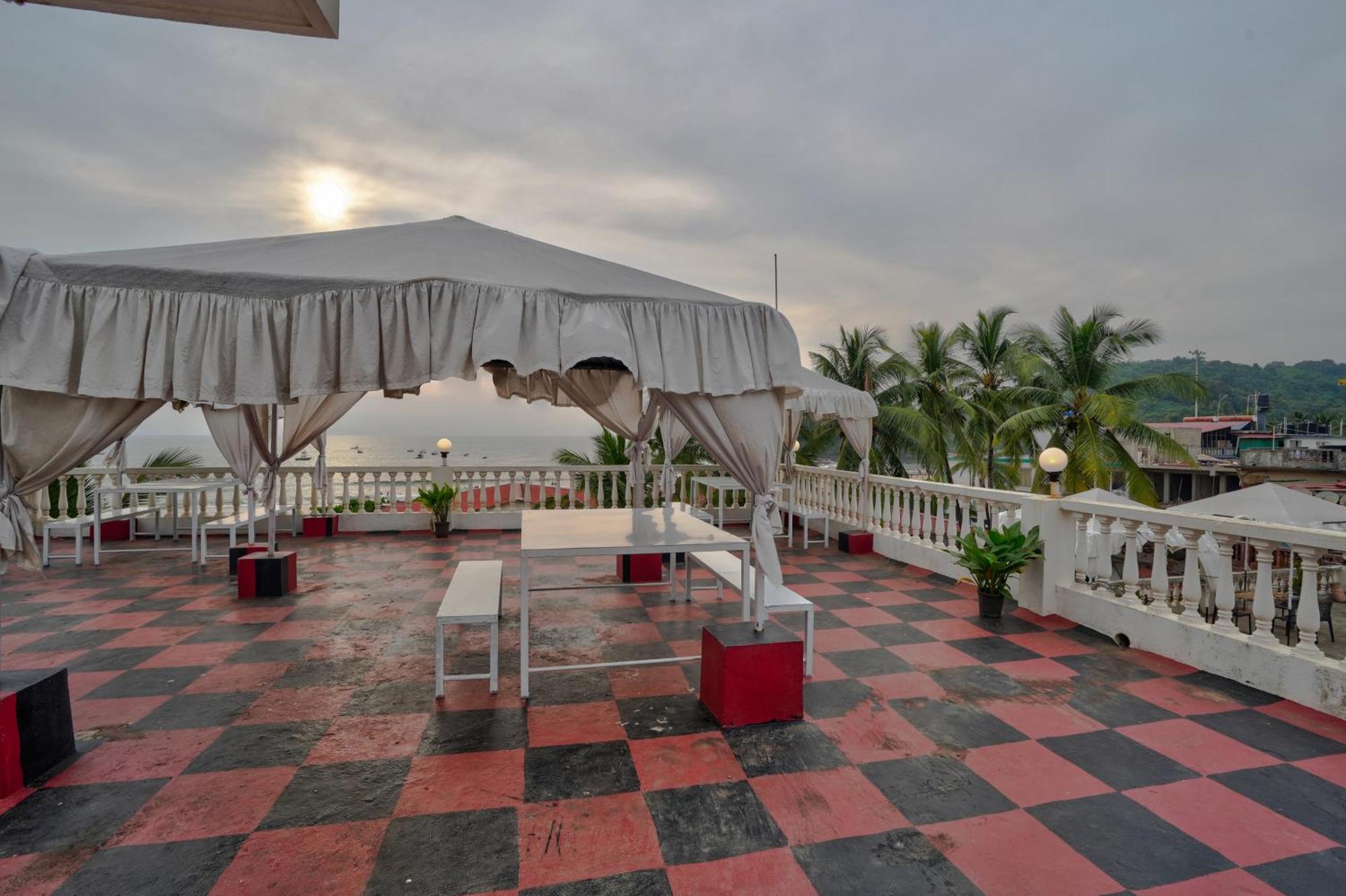 Hotel Salty Waves Baga Exterior foto