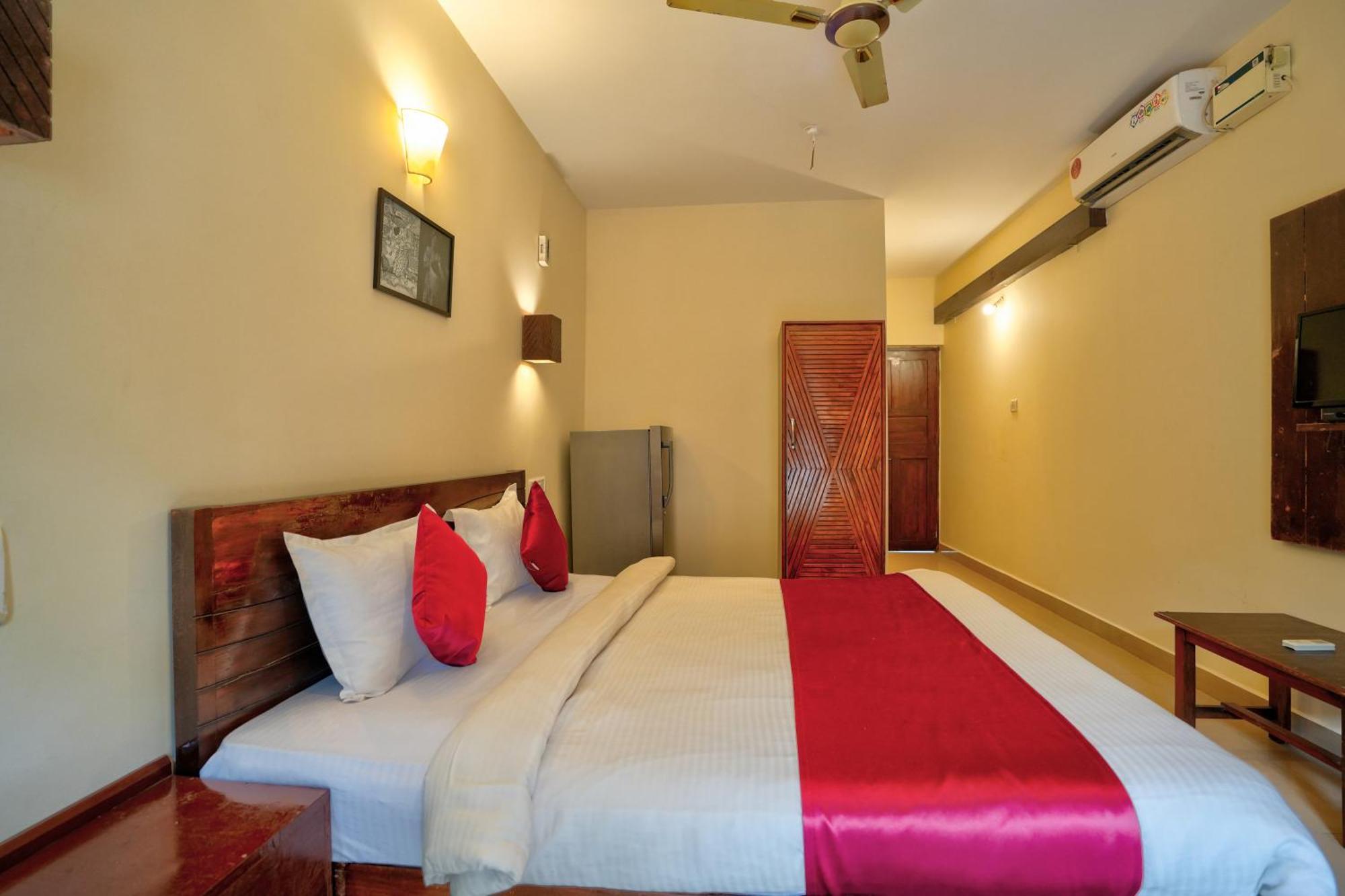 Hotel Salty Waves Baga Exterior foto
