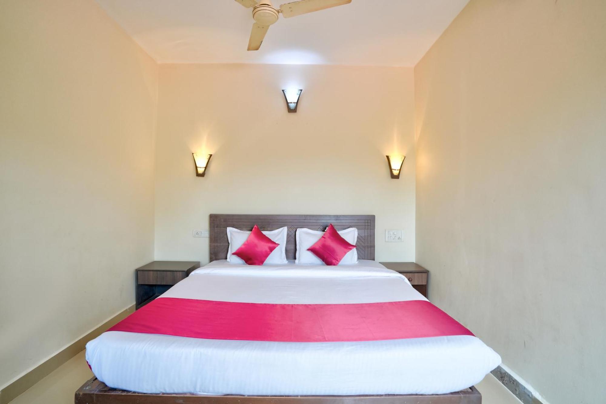 Hotel Salty Waves Baga Exterior foto