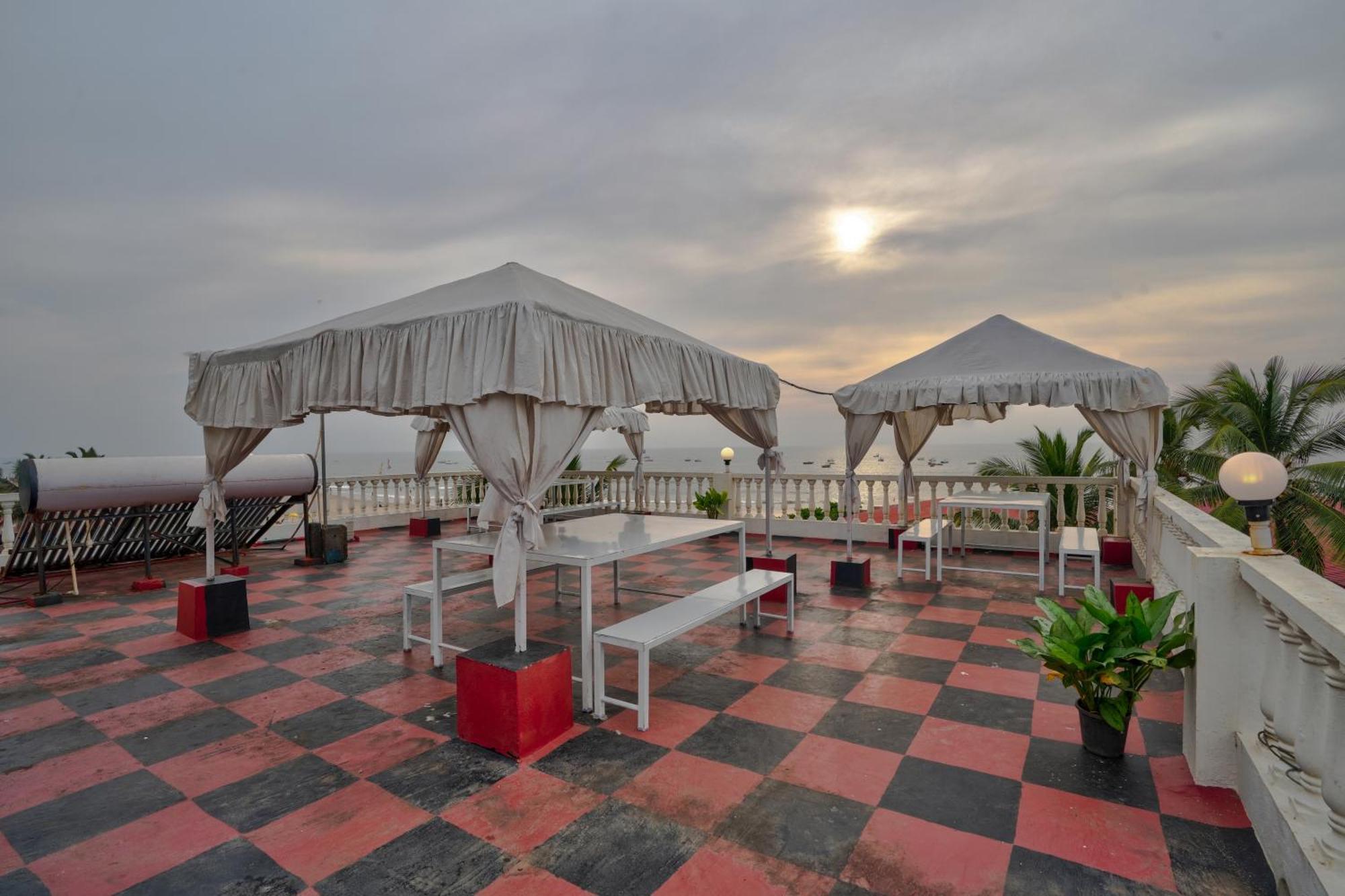 Hotel Salty Waves Baga Exterior foto